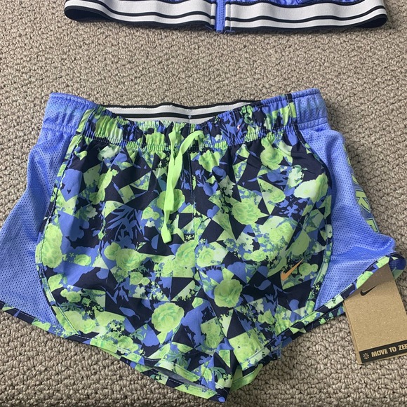 Nike Kids jacket & Shorts Set Size‎ Small Blue Floral Windrunner 2-Peice NWT - Picture 3 of 8